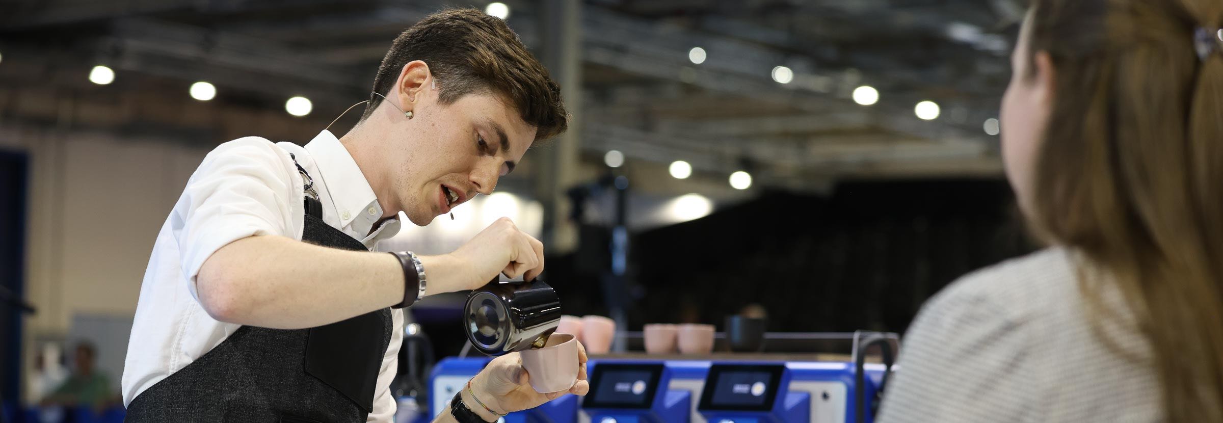 Barista que usou cafés colombianos durante apresentação no WBC 2023